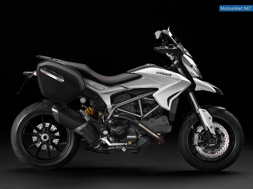 2013-Ducati-Hyperstrad-019