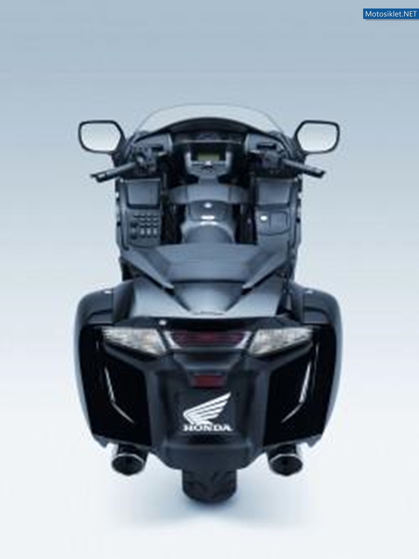 2013-Honda-GoldwingGL-1800-001