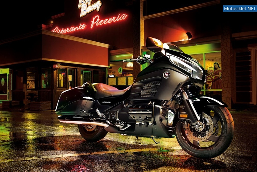 2013-Honda-GoldwingGL-1800-004
