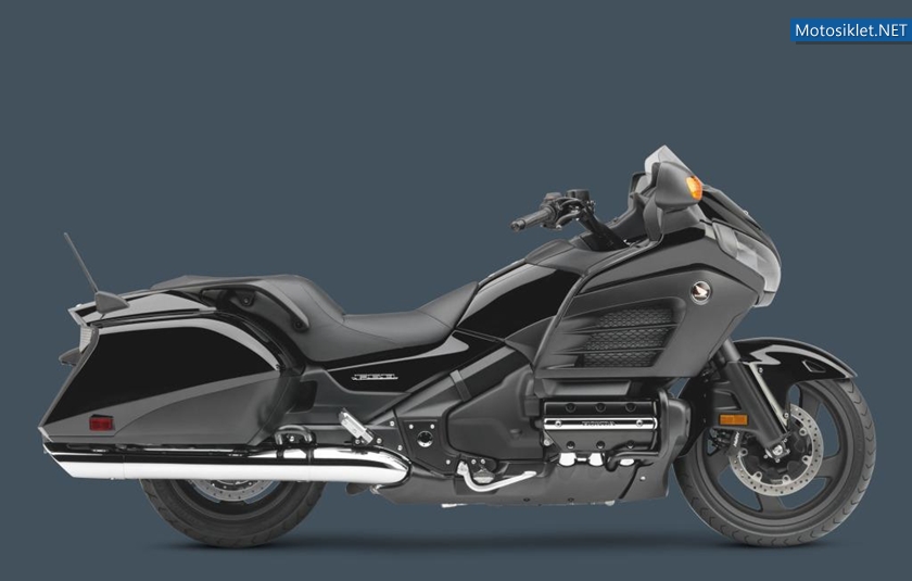 2013-Honda-GoldwingGL-1800-005