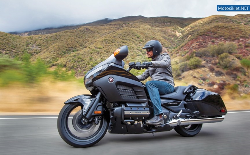 2013-Honda-GoldwingGL-1800-007