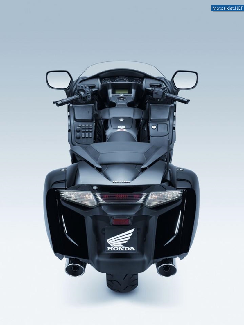 2013-Honda-GoldwingGL-1800-010