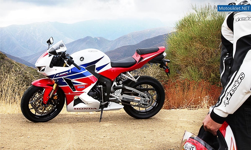 2013-Honda-CBR600RR-006