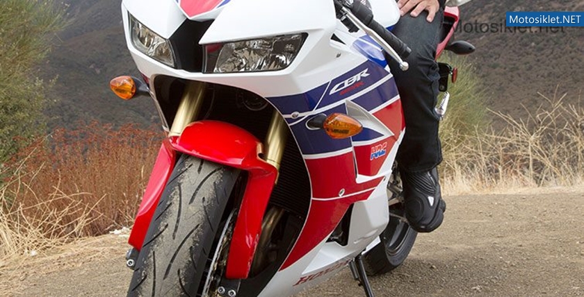 2013-Honda-CBR600RR-009
