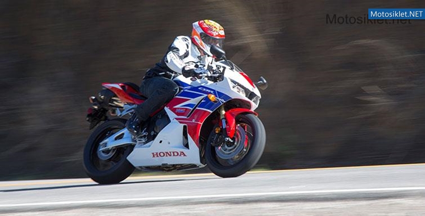 2013-Honda-CBR600RR-010