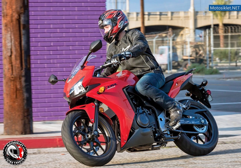 2013-Honda-CBR500-001