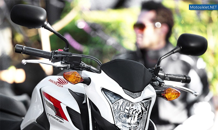 2013-Honda-CB500-001