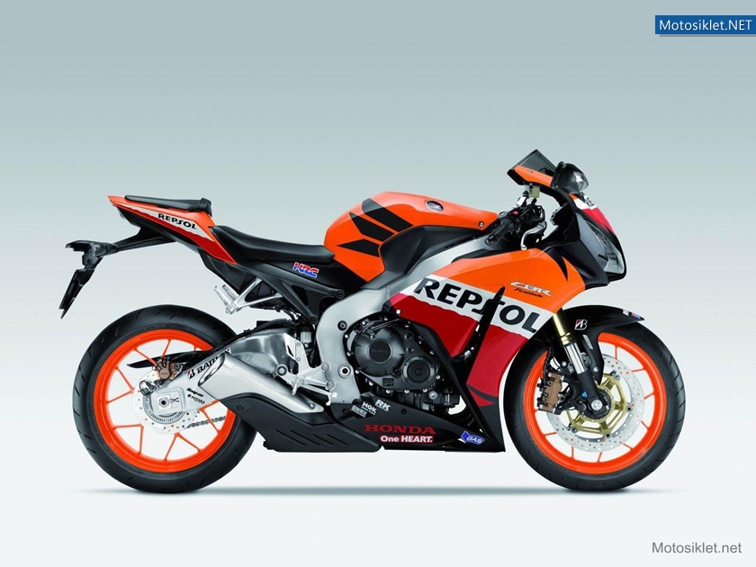 Honda-CBR1000RR-Fireblade-2013-002