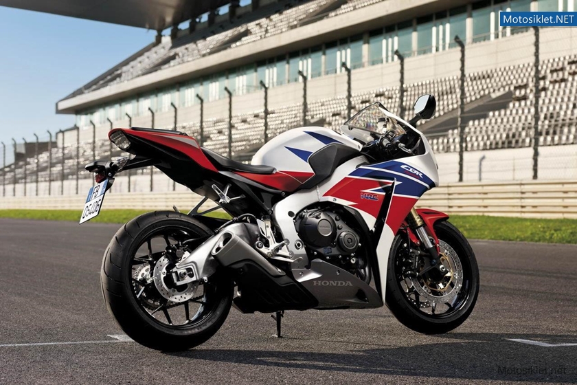 Honda-CBR1000RR-Fireblade-2013-007