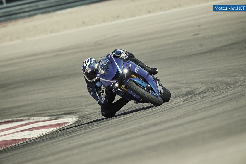 yamaha-r6-2017-foto-dinamiche_1
