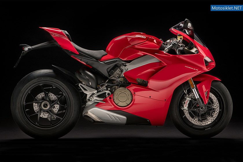 2018-Ducati-Panigale-V4-01