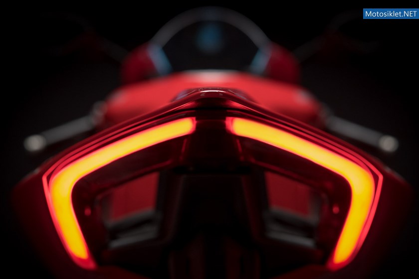 2018-Ducati-Panigale-V4-4