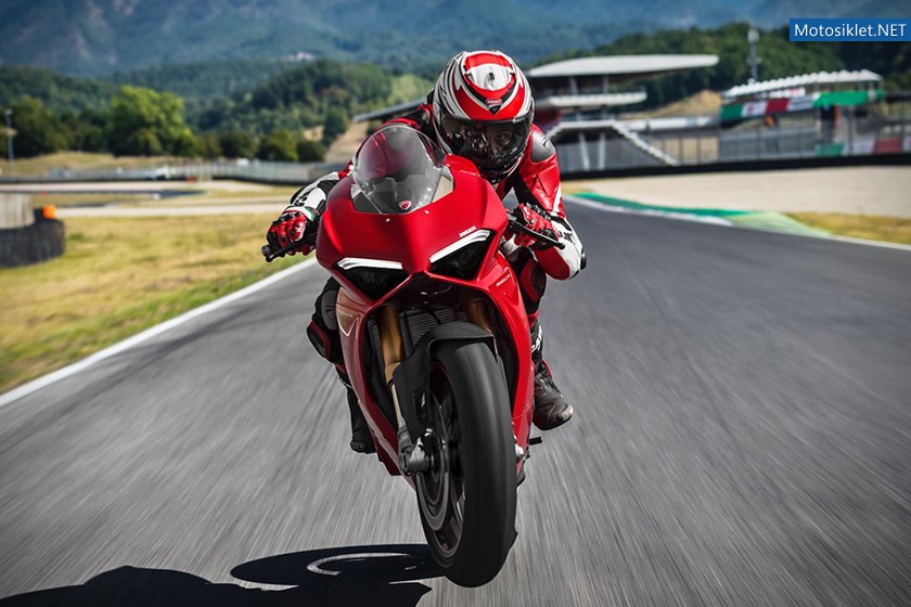 2018-Ducati-Panigale-V4-9
