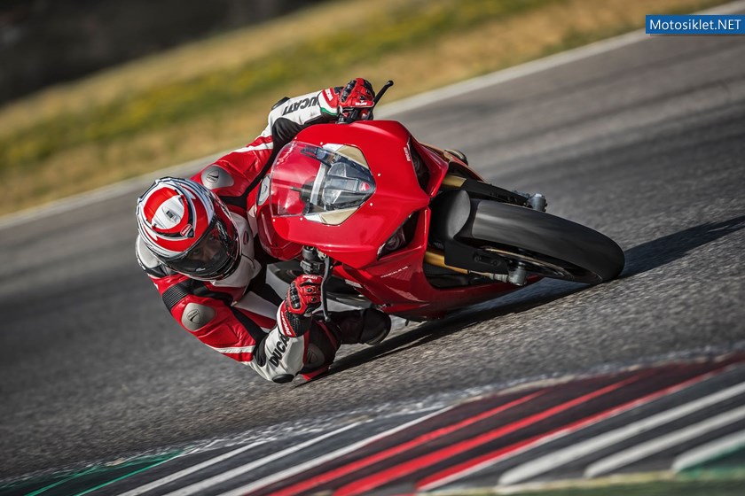 2018-ducati-panigale-v4-first-look-specs-15