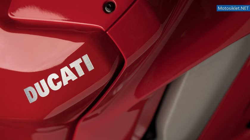 Panigale-V4-MY18-Red-16-Slider-Gallery-1920x1080