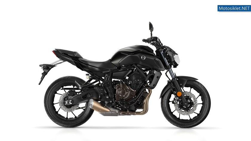 2018-Yamaha-MT-07-EU-Tech-Black-Studio-002