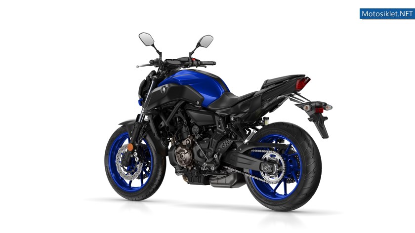 2018-Yamaha-MT-07-EU-Yamaha-Blue-Studio-005