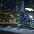 2018-Yamaha-MT-07-EU-Night-Fluo-Action-002