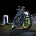 2018-Yamaha-MT-07-EU-Night-Fluo-Action-003