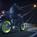 2018-Yamaha-MT-07-EU-Night-Fluo-Action-007