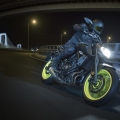 2018-Yamaha-MT-07-EU-Night-Fluo-Action-008