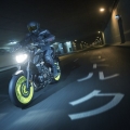 2018-Yamaha-MT-07-EU-Night-Fluo-Action-010