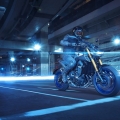2018-Yamaha-MT09SP-EU-Silver-Blu-Carbon-Action-001