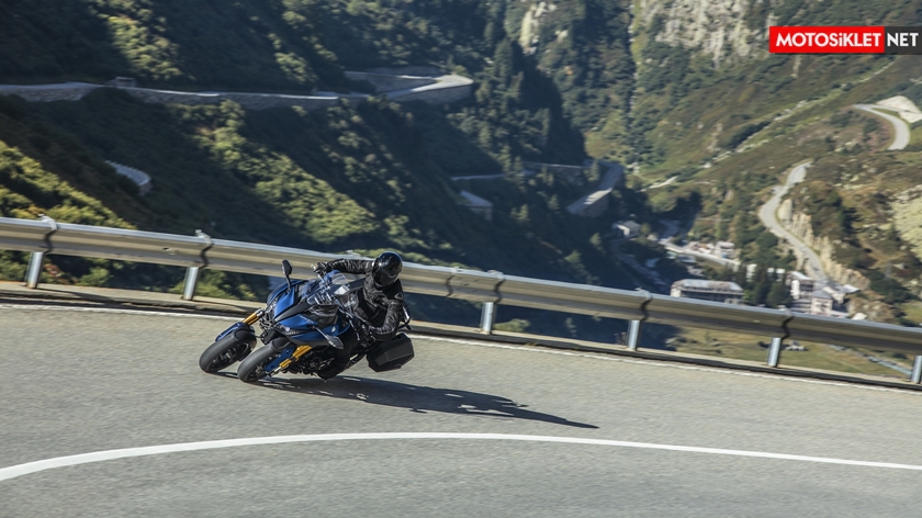 2019-Yamaha-LMWTRDX-EU-Phantom_Blue-Action-002-03