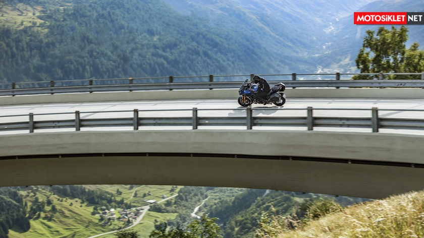 2019-Yamaha-LMWTRDX-EU-Phantom_Blue-Action-005-03
