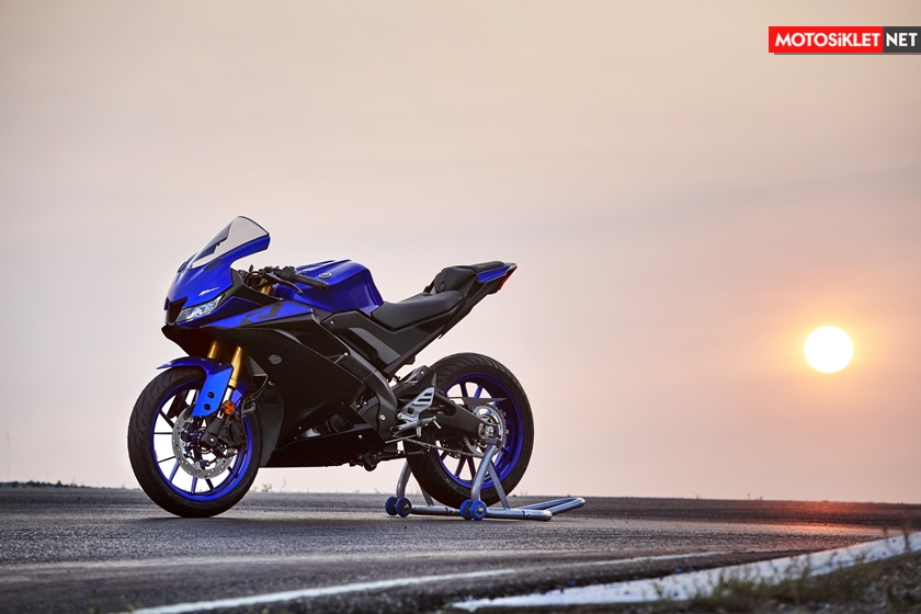 2019-Yamaha-YZF-R125-EU-Yamaha_Blue-Static-001