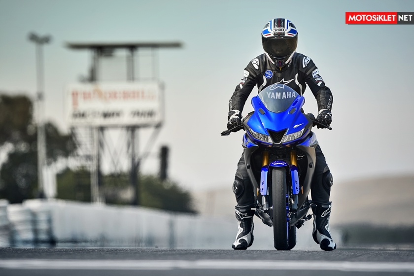 2019-Yamaha-YZF-R125-EU-Yamaha_Blue-Static-004