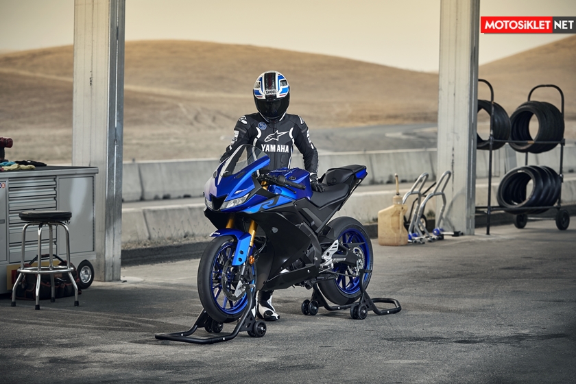 2019-Yamaha-YZF-R125-EU-Yamaha_Blue-Static-008