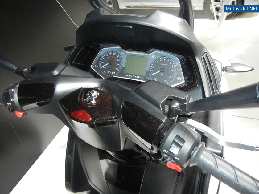 Peugeot-Metropolis-400i-008
