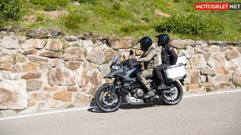 2020-Suzuki-V-Strom-1050-04