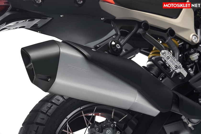 2022-Benelli-TRK-800-03-scaled