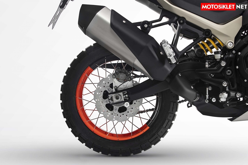 2022-Benelli-TRK-800-04-scaled