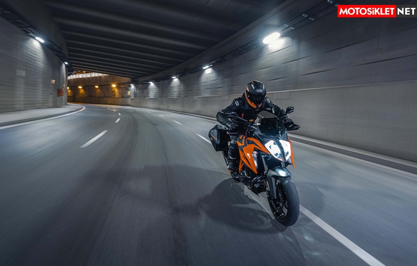 2022-KTM-1290-Super-Duke-GT-08-scaled
