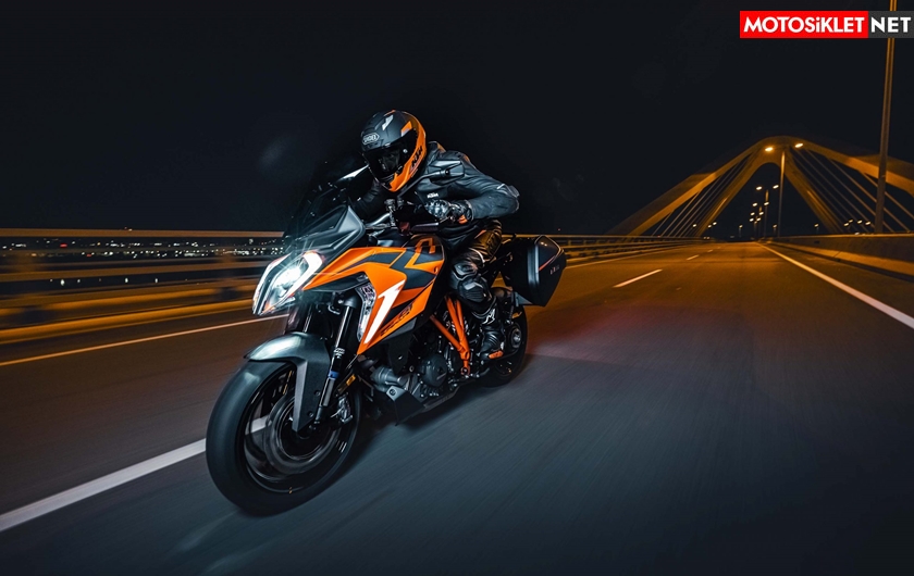 2022-KTM-1290-Super-Duke-GT-09-scaled