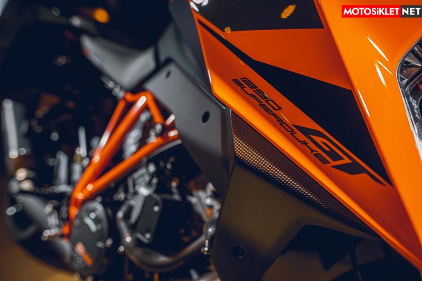 2022-KTM-1290-Super-Duke-GT-28-scaled