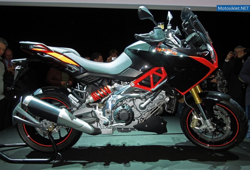 ApriliaCaponord1200-2013Model-016