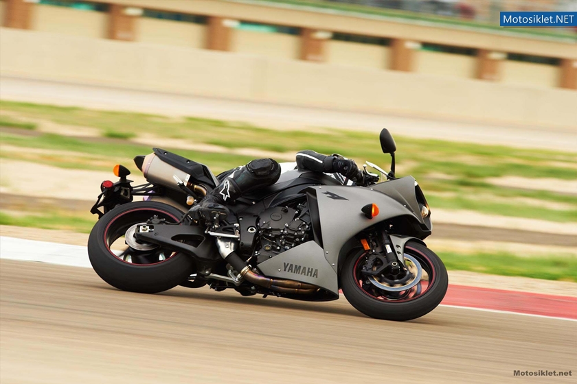 2013-Model-Yamaha-YFZR1-001