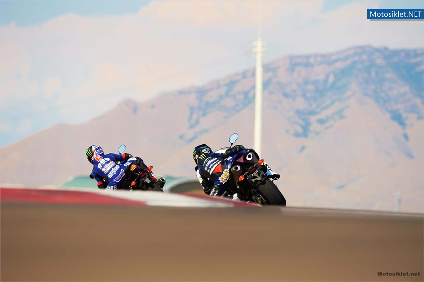2013-Model-Yamaha-YFZR1-006