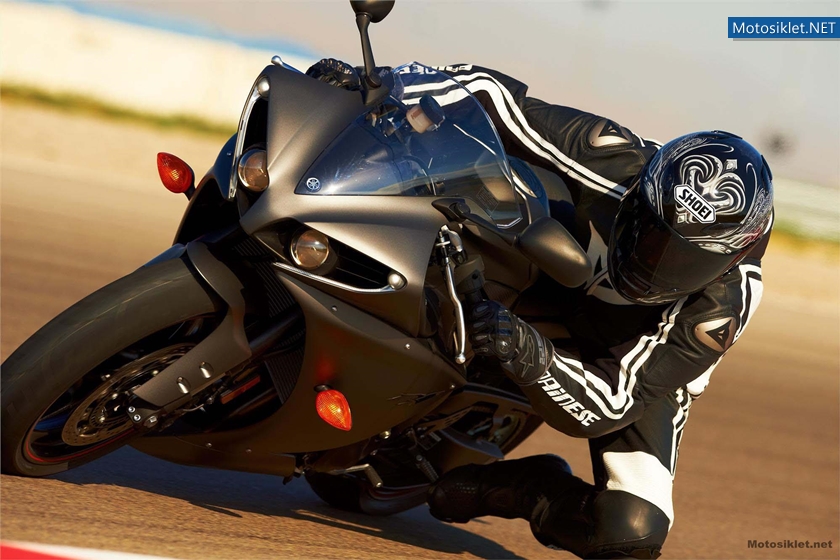 2013-Model-Yamaha-YFZR1-012