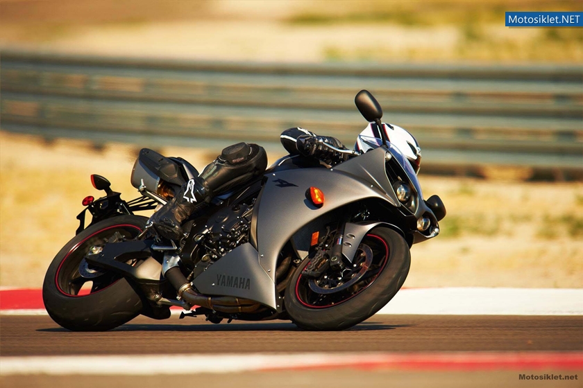 2013-Model-Yamaha-YFZR1-013