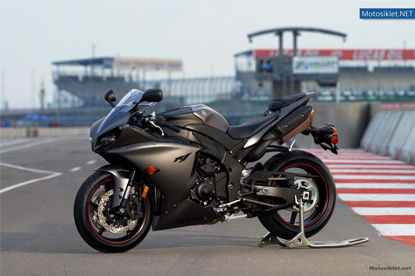 2013-Model-Yamaha-YFZR1-014