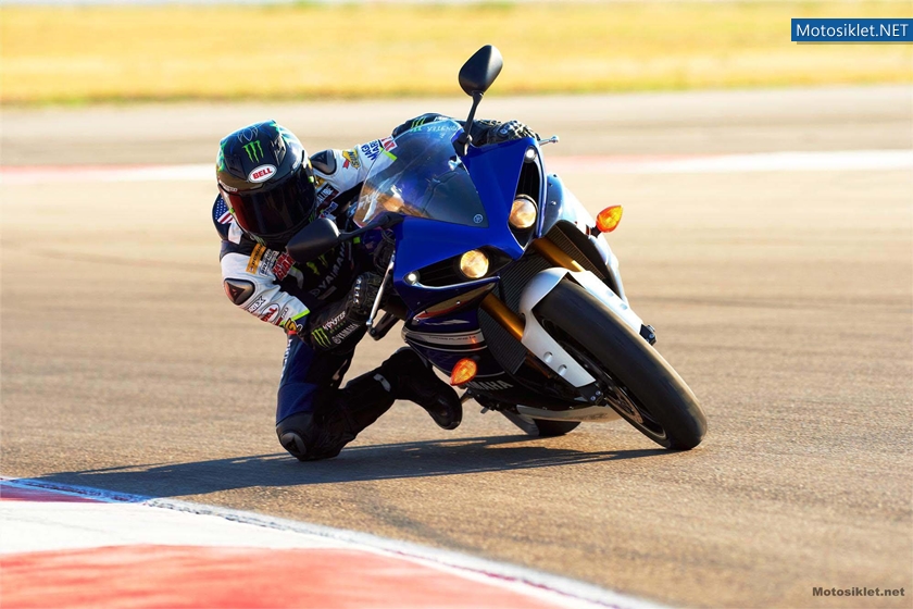 2013-Model-Yamaha-YFZR1-020
