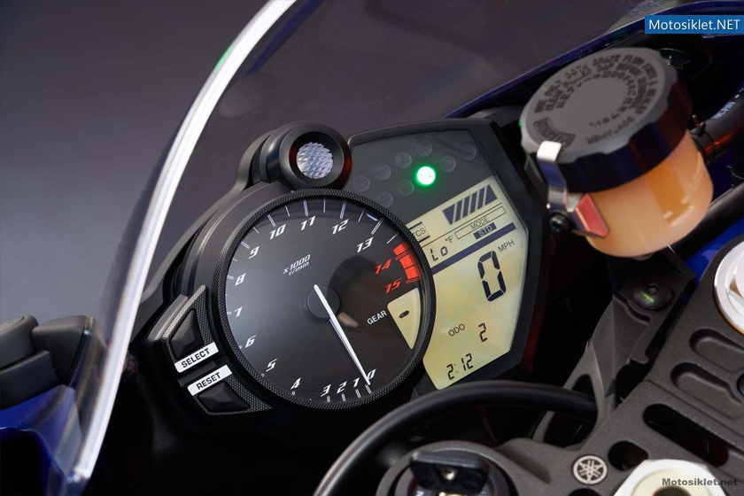 2013-Model-Yamaha-YFZR1-026