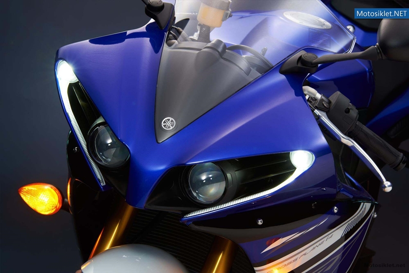 2013-Model-Yamaha-YFZR1-039