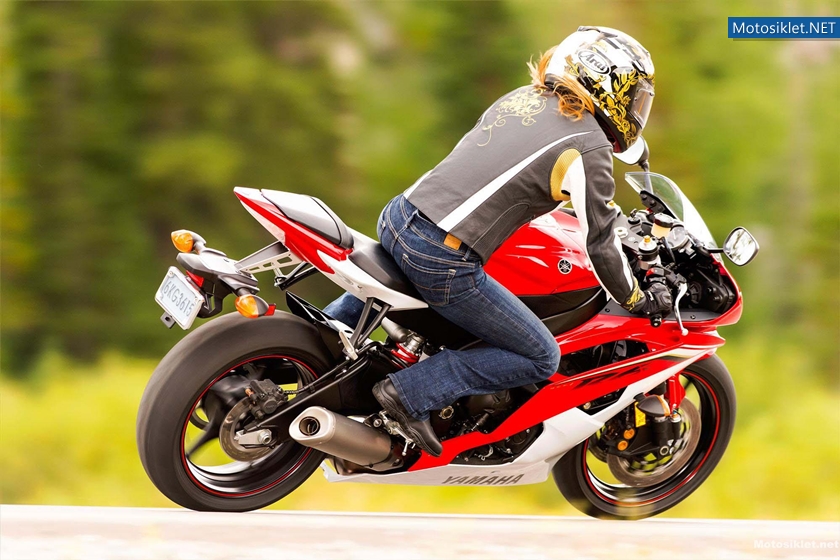 2013-Model-YAMAHA-YZF-R6-001