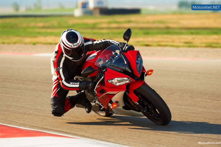 2013-Model-YAMAHA-YZF-R6-004
